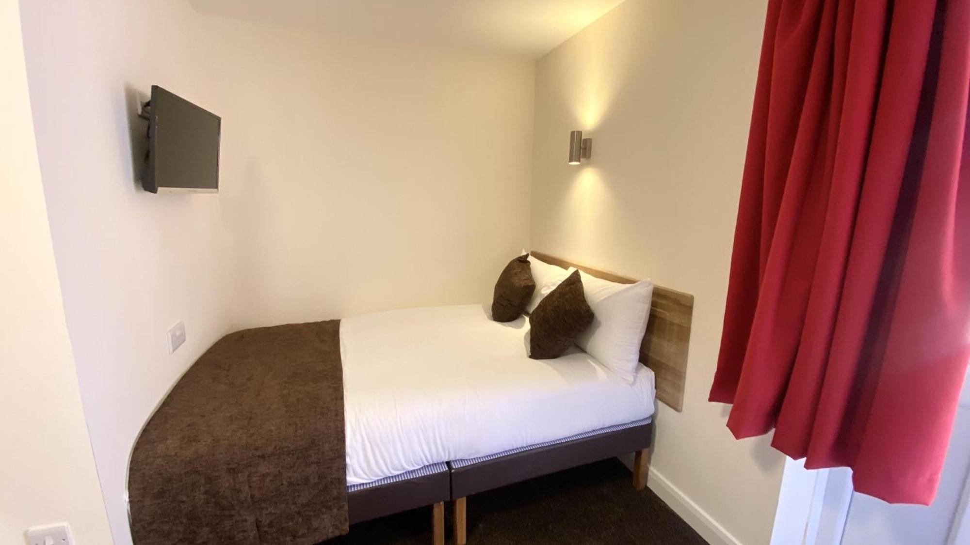 Russ Hill Hotel Charlwood Zimmer foto