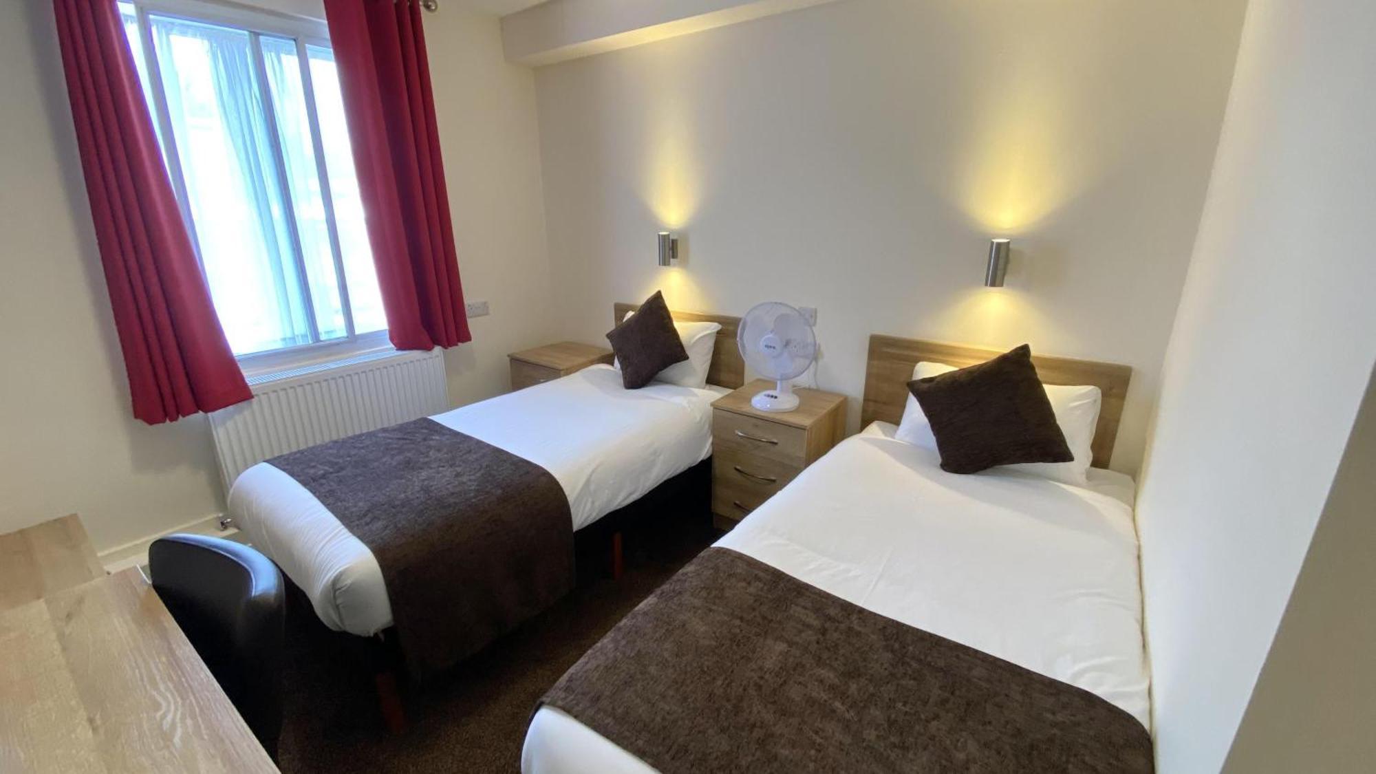 Russ Hill Hotel Charlwood Zimmer foto