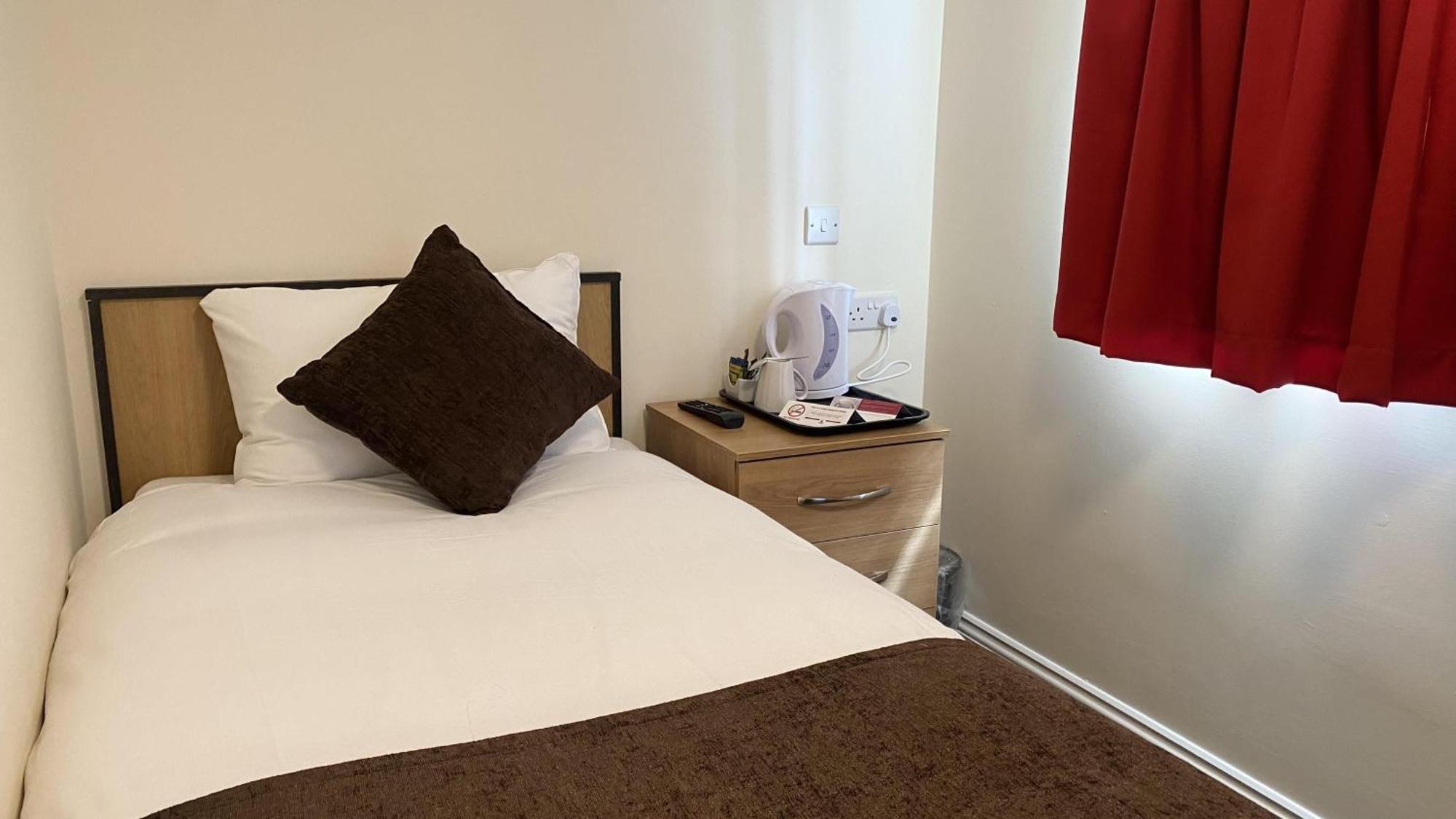 Russ Hill Hotel Charlwood Zimmer foto